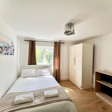 Canary Wharf Holiday Rooms 런던 외부 사진
