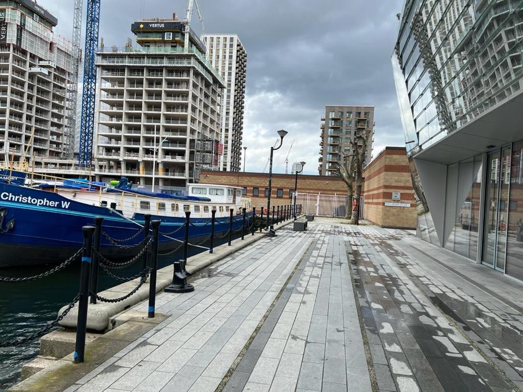 Canary Wharf Holiday Rooms 런던 외부 사진