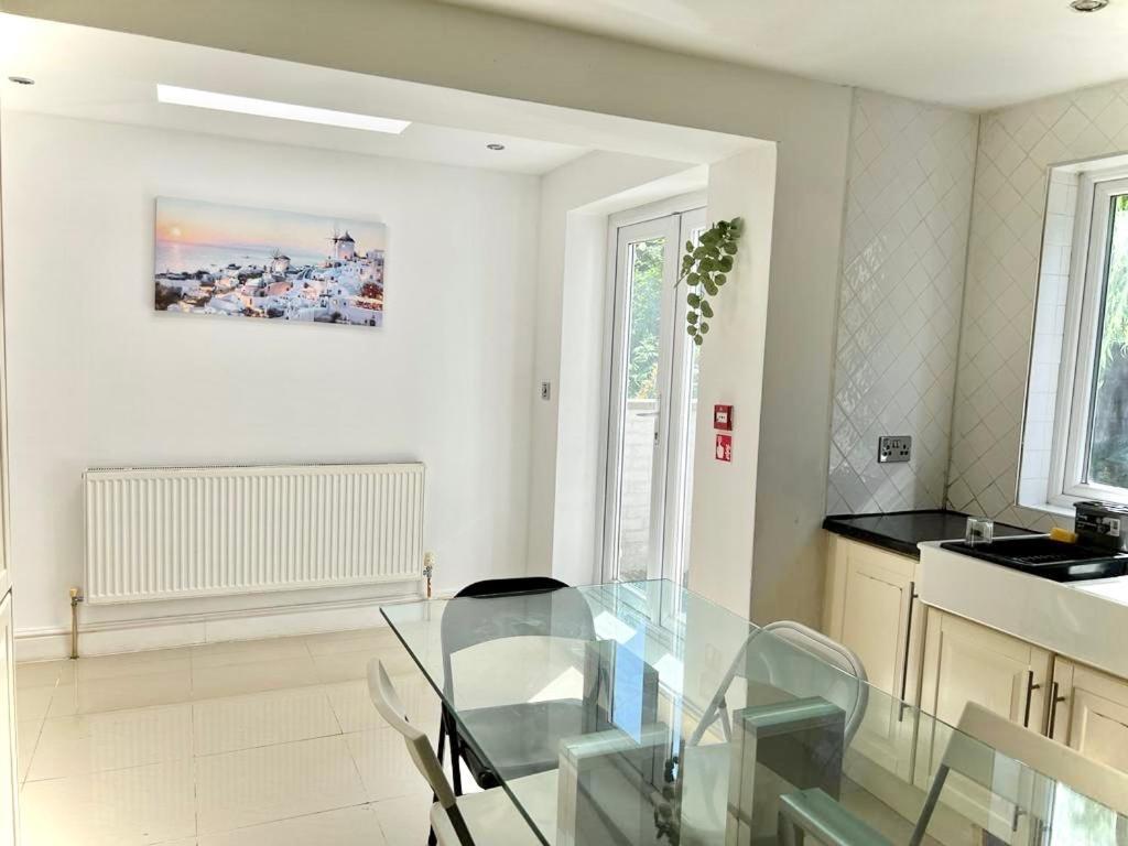 Canary Wharf Holiday Rooms 런던 외부 사진