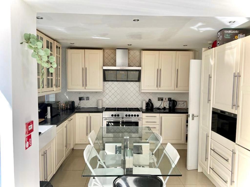 Canary Wharf Holiday Rooms 런던 외부 사진
